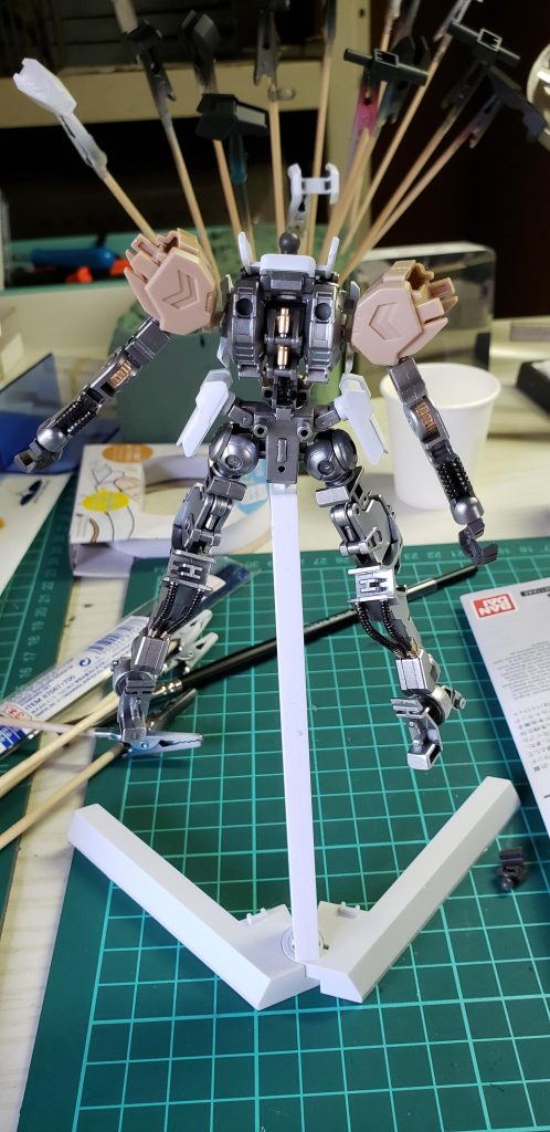 内部は銀色ベースに動力を黒と金で塗り分けてます