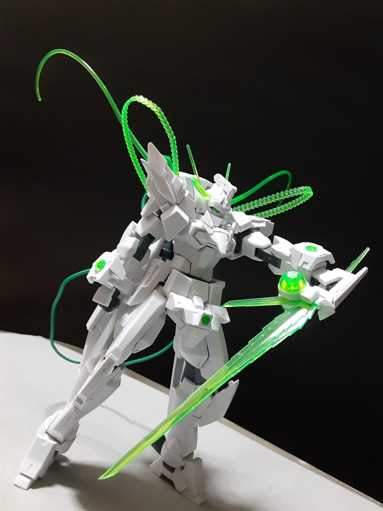 メガビームジュッテ十手とビームジュッテを掛けている高出力のビームサーベル、リーチはさほど長くはないが中距離での戦闘に備え出力を圧縮し斬撃を飛ばす事が可能となっている。