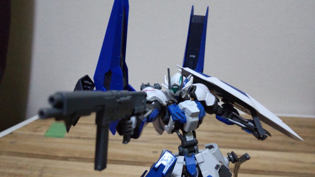 主兵装のマシンガン確かF2ザクのもの