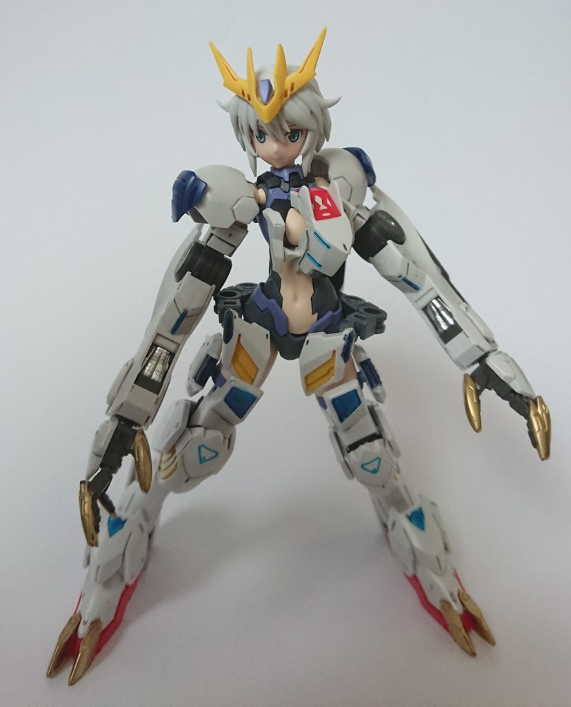 素立ち状態。後述しますが、同じバンダイさんの商品だからか思ったより簡単にガンダムフレームがはまりました。あまり女の子プラモを作りなれてないせいなのか、結構ごつめのスタイルに。ガンスタさんに女の子プラモを多く投稿なさっている方々の作品を見て、かわいいプラモを作る為には勉強しなくてはいけませんね…。塗装もまだ悩み中(つや消しか有りか)ですので今後完成させていこうと思います。