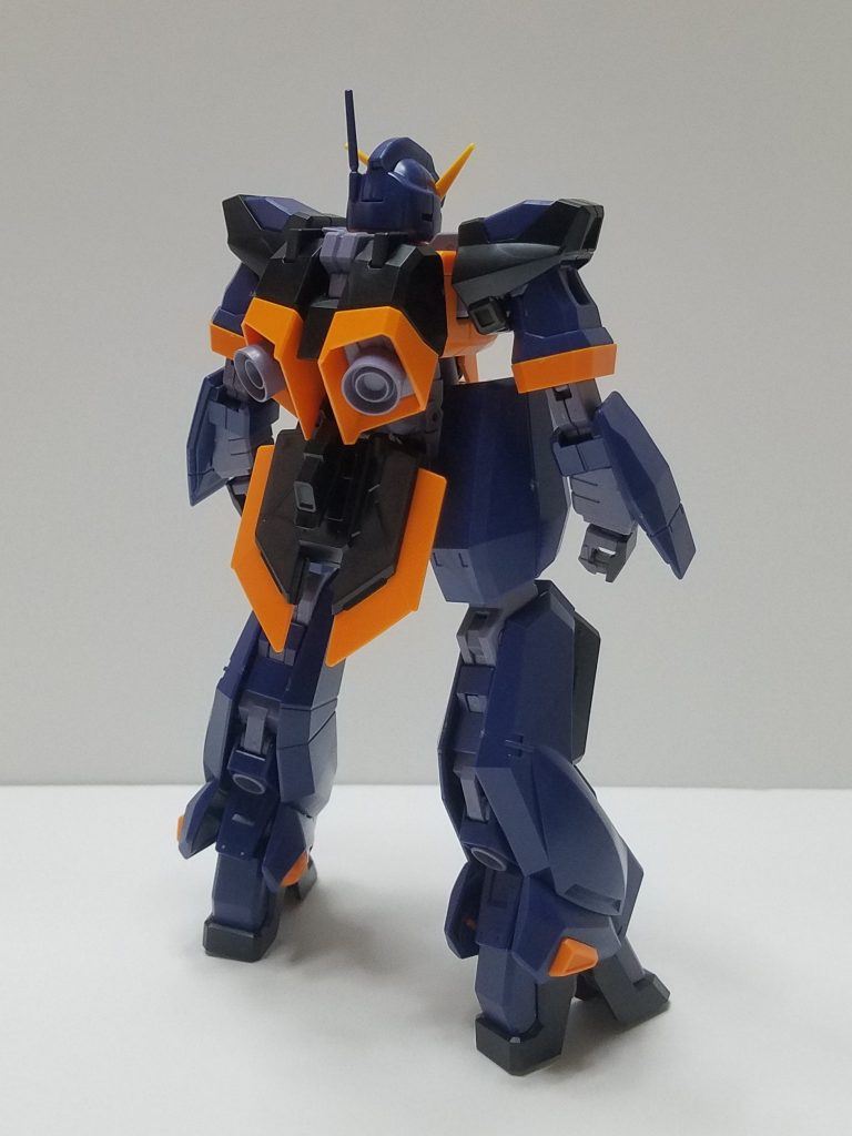着想はAOZ Re-Boot第6巻にチラッと登場したティターンズ残党のハイザック(ガンダムヘッド)から。