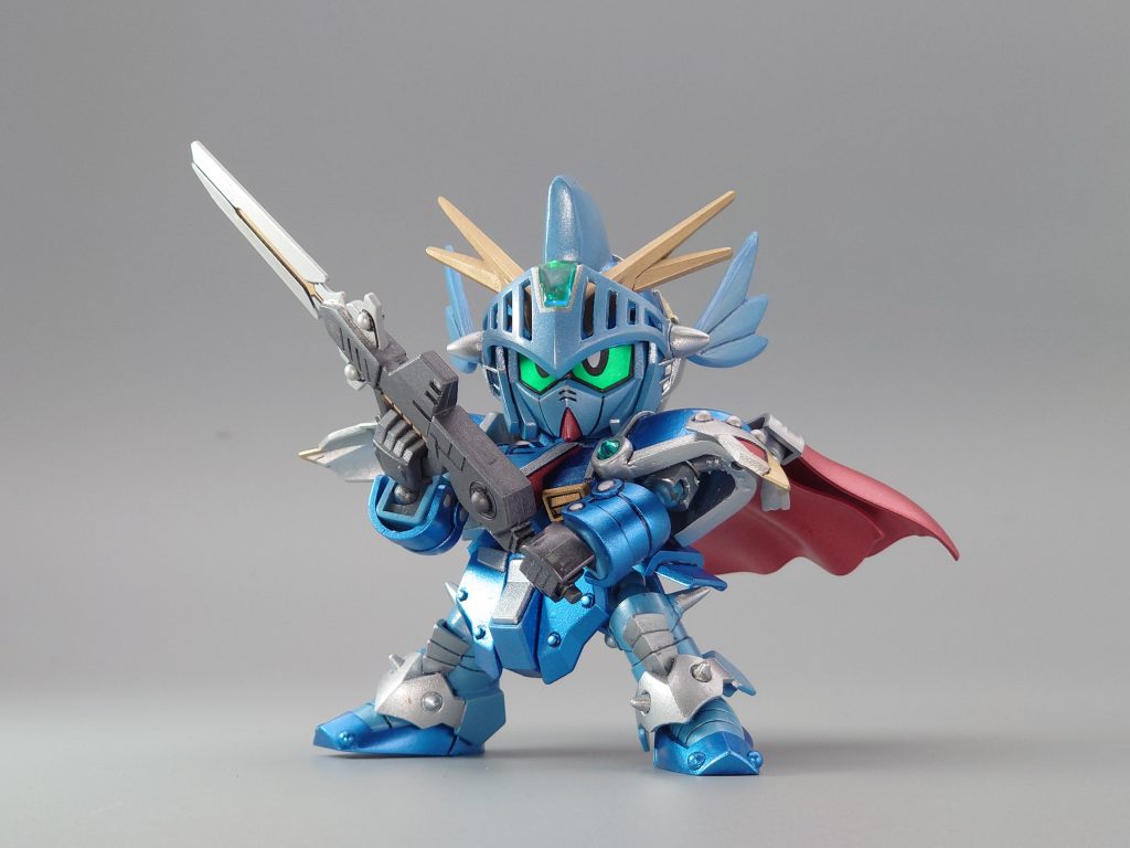 武器は折れた剣カーテナ。両手持ちできる大剣です。