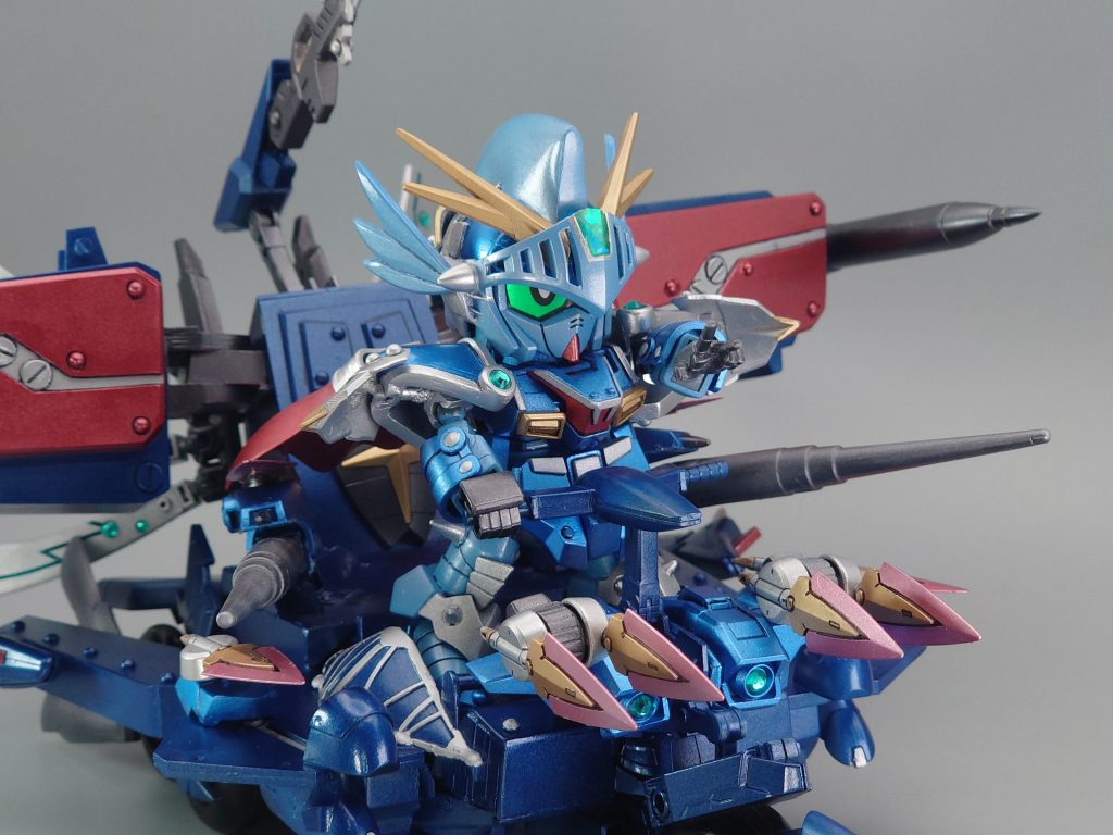 BB戦士のデンドロビウムやトリニティバイク等のパーツと、プラ板で制作しました。デカいです。