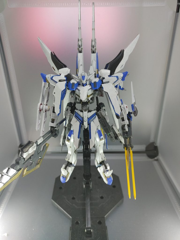 近距離装備です。右手に大剣、左手にグリムゲルデの剣二本とV2アサルトバスタ―を加工して作成した武器を持たせました。