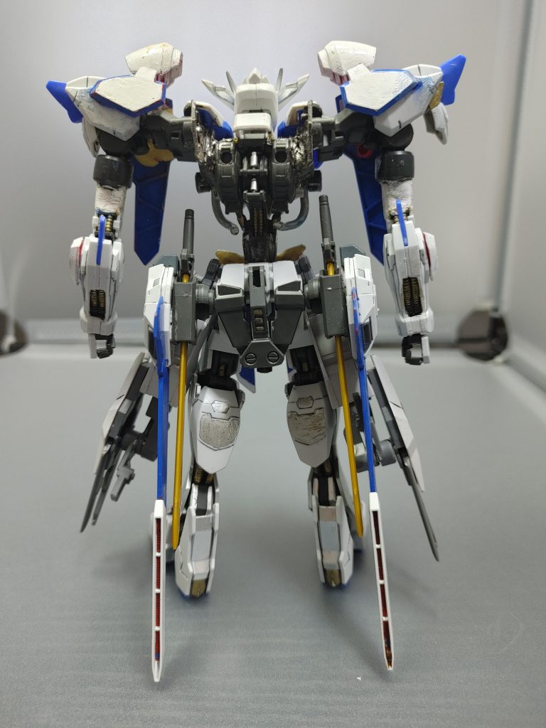 骨格はバイアランやクスィガンダムをイメージしました。