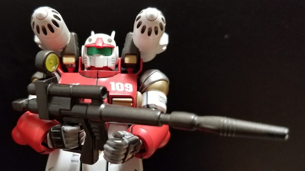 ライフルのスコープはレジンでクリア化。メインカメラもクリア化出来たらよかったのですが、勇気がなくて、シルバー地にクリアグリーンです。