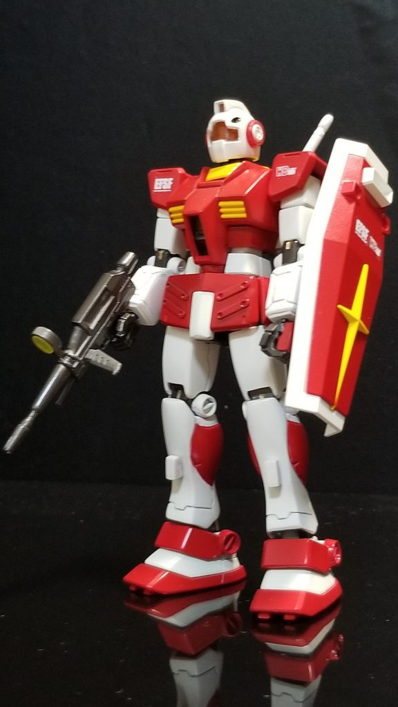 セイラ・マス専用機 ほとんど一般機と変わり無いですが、少し装甲を補強してガンダムの余ったビームライフルを装備しています。メインカメラはレジンでオレンジに変更してます。