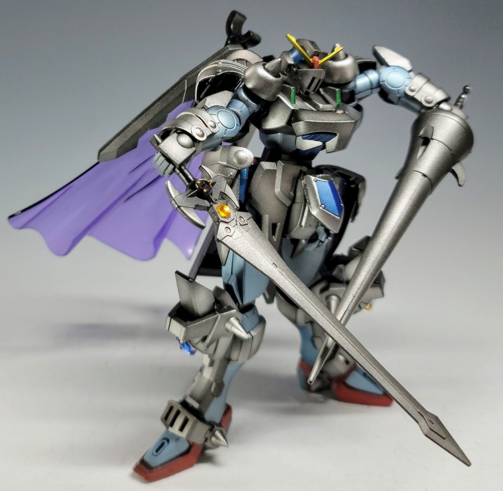 メタルロボット魂のバーサル騎士ガンダムパッケージポーズです。あまりにも心に刺さったので今後ランスを持ってる機体では必ずやると思います😄また、膝やナイトソード、胸アーマーの宝石はセリアの手芸コーナーでそれっぽいものを買ってきて接着しました。