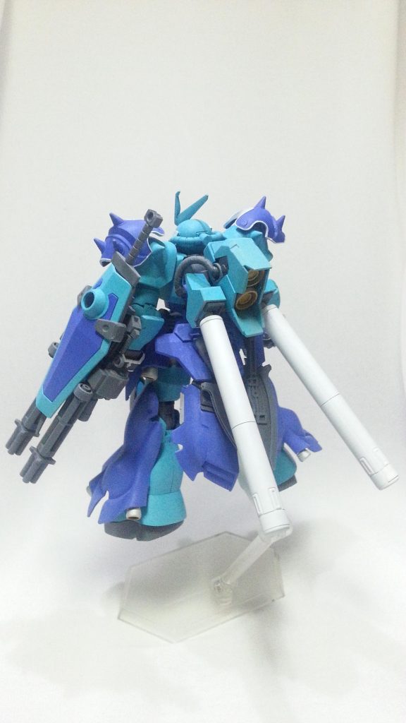 メインスラスターはシナンジュの物と同型だが、特徴的なあのスラスター部分に不備があったため破棄されそうになっていたものを回収し使用。本来のスラスターと連結することで出力も安定したらしい。各部の増加スラスター部分も同様な訳ありパーツを回してもらってカスタマイズしたとか。