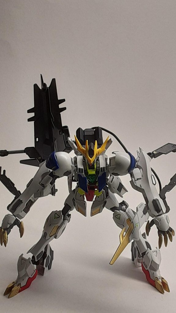 手足、バックパックはそのままなのでサブアームとテイルブレイドは展開可能です。