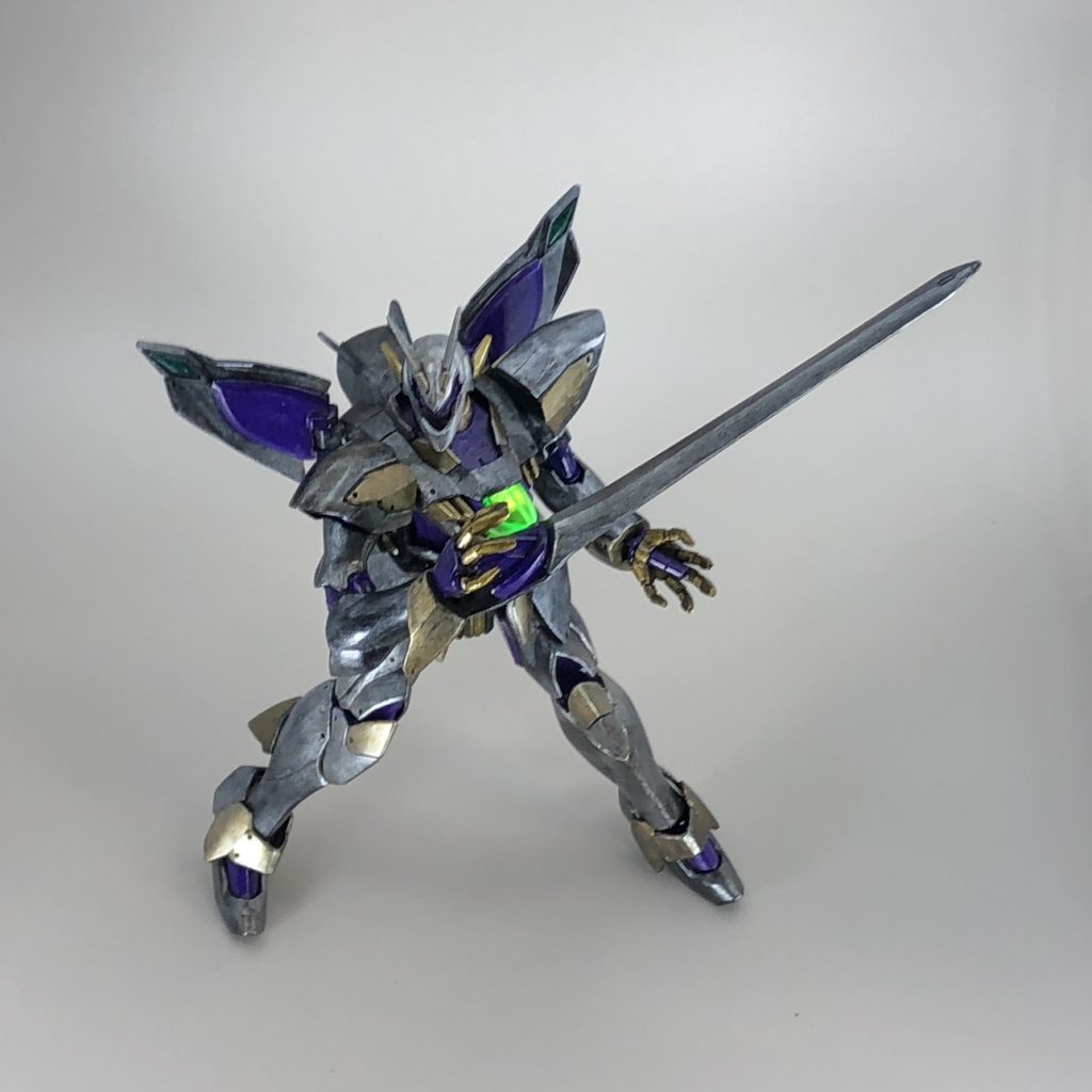 ウォッシングにはホルベインの透明水彩を使用。色はセピアです。仕上げにはターナーの「U-35アクリリックス」シリーズに含まれるグロスバーニッシュを使用。ツヤツヤのテカテカになりました！