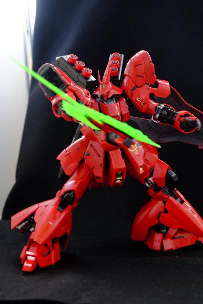 子供の頃に見た逆襲のシャアでのサザビー＝真っ赤なスーパーカー！！なイメージで塗装。良い赤になったと思います。