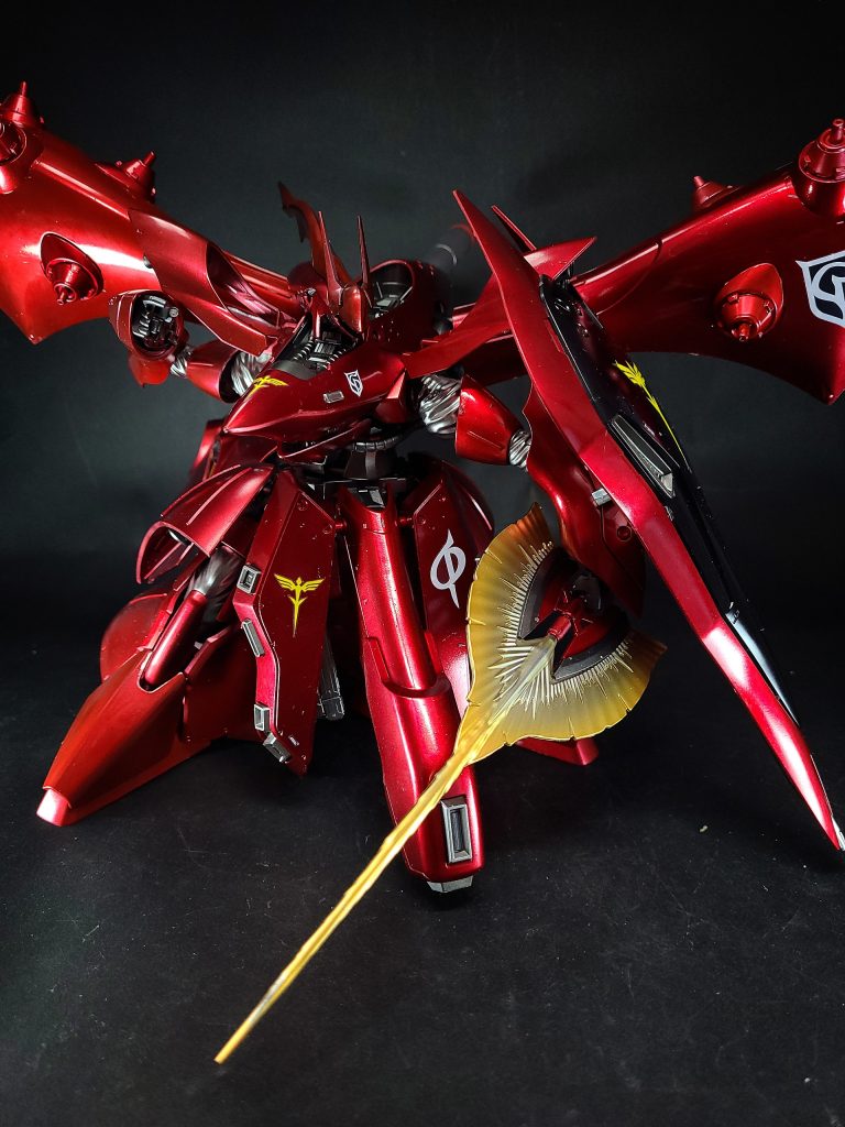 ファンネル背部のファンネル・ポッドに計10基装備する。α・アジール搭載型の大型ファンネルをリサイズしたもの。大型コンデンサーを内蔵し[39]、円筒タイプのものより威力と稼働時間に優れる。ファンネル・ポッドでのエネルギーとプロペラントの再チャージも可能。