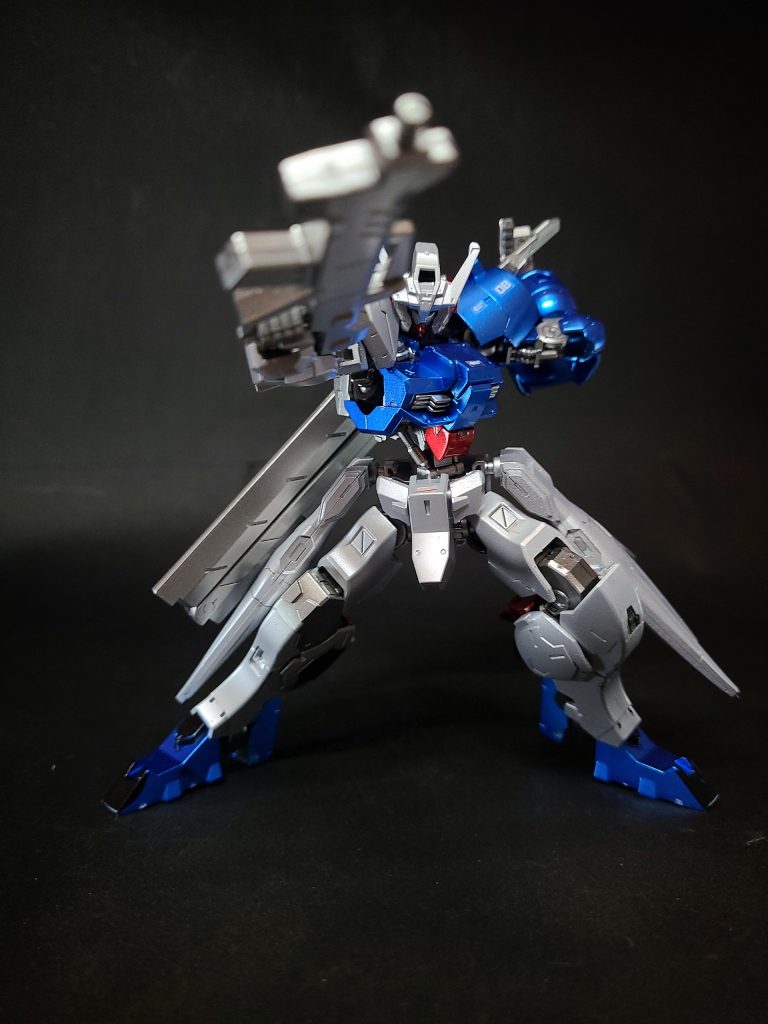 タントテンポの頭目テッド・モルガトンの温情によってタントテンポに身を寄せていたウォーレン家の跡取ヴォルコ・ウォーレンは、家の象徴であったアスタロトを復元する為に奔走し、その際他のモビルスーツのパーツやタントテンポの工業部門が生産した部品を利用して修復を敢行。これによってアスタロトはオリジナルに似せた不完全な形ではあるがガンダム・フレーム機としての姿を取り戻すに至る。