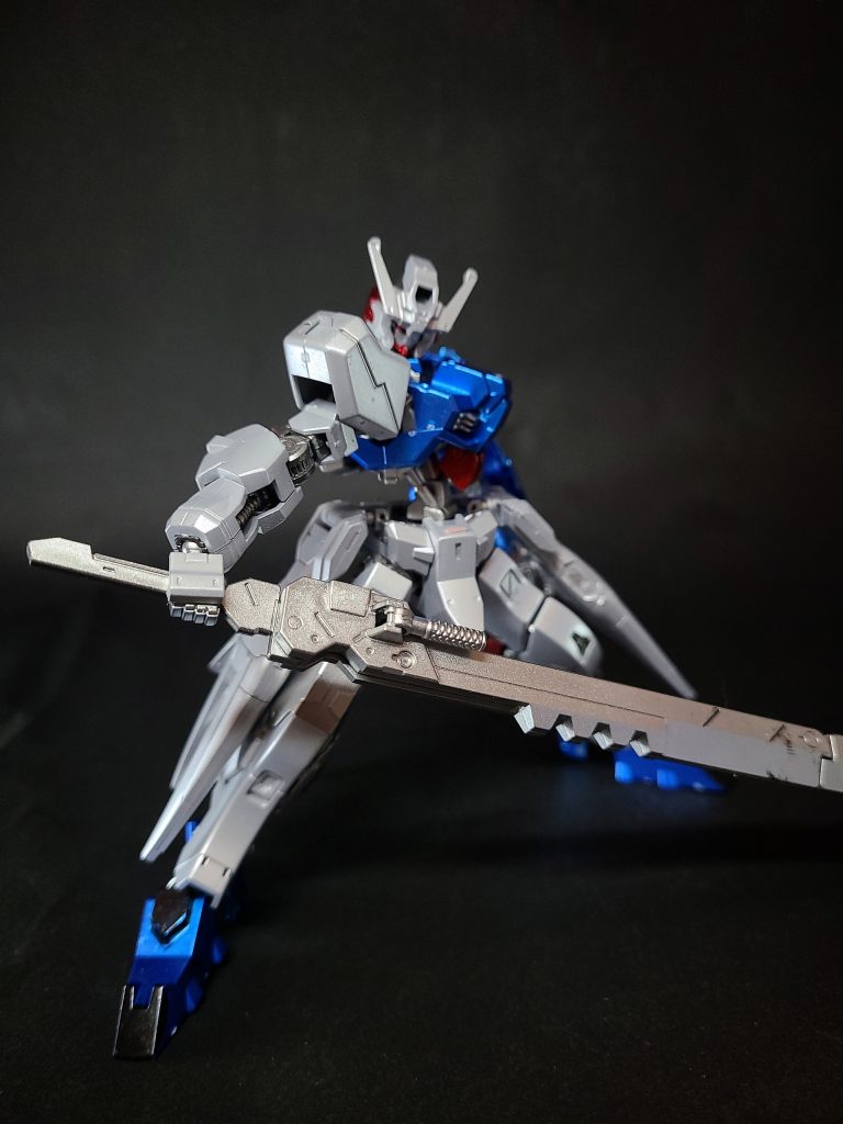 その後、テッド暗殺の為に送り込まれた傭兵アルジ・ミラージが、同じくテッド暗殺の為に送り込まれた同業者を退けるべく、重傷を負ったテッドに代わりこれに搭乗。テッド亡き後はアルジをパイロットとしてアスタロト本来のパーツを奪還する為の、そしてアルジの復讐の為の戦いに投じられる。アスタロトはガンダム・フレームにスピナ・ロディや百錬などの装甲を装着した結果、左右非対称なシルエットを持ち、左腕部に至っては入手が容易であったスピナ・ロディの腕部装甲がそのまま転用されている。また、脚部などはタントテンポがヴォルコの記憶チップに残された整備データを元に再現したもので、微かにオリジナルの面影を残している。