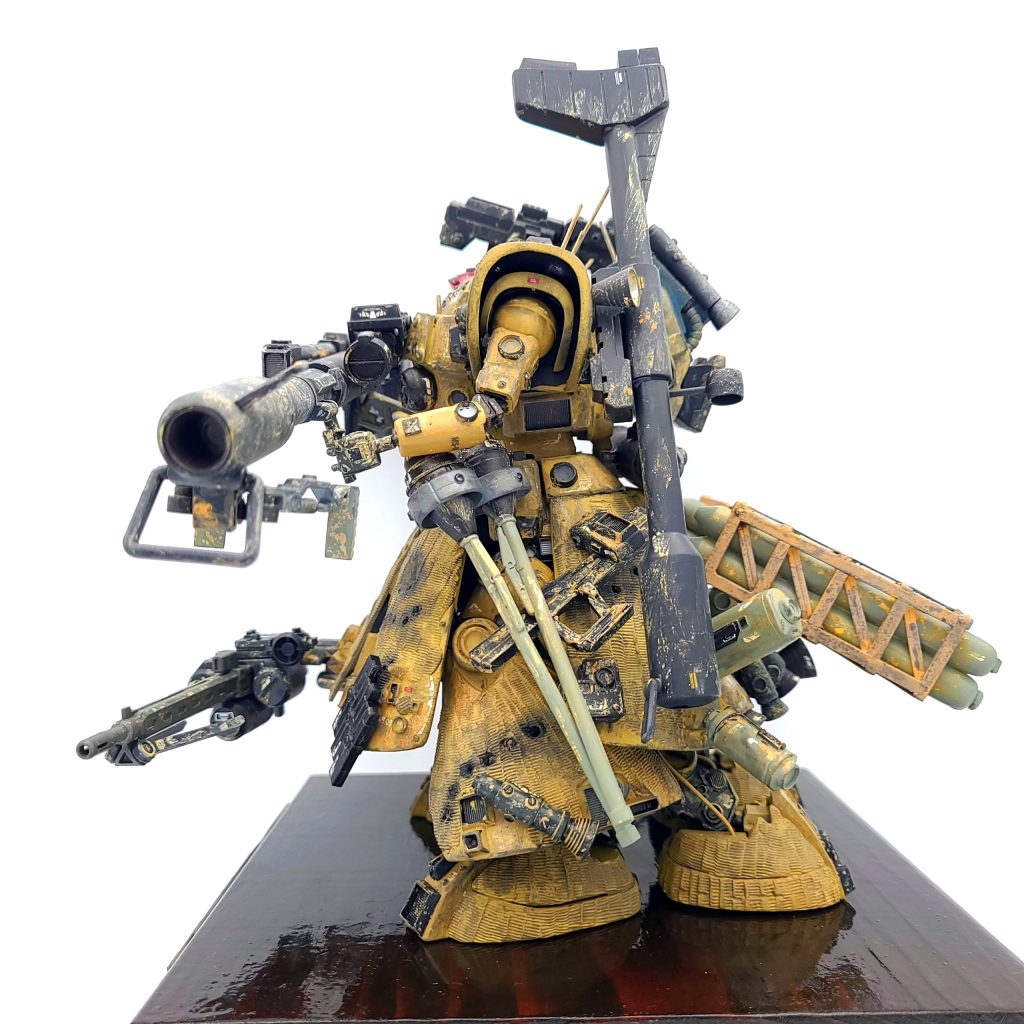 MGドムのシュツルムファウストや旧キットドムのバズーカを装備させています。