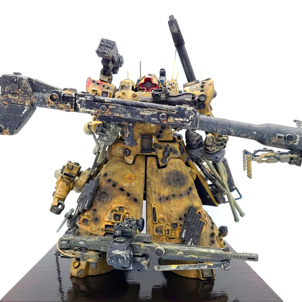 正面から。コンセプトは「単機で敵基地を制圧できる移動要塞」です。