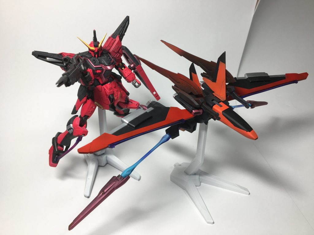 分離形態支援機がドラグーン発射しているってまあまあヤバいですがそれを可能にするのがこの子です。ファトゥムやオオワシユニット同様に無人機での戦闘が可能ですので的に突撃することも可能です。つよい