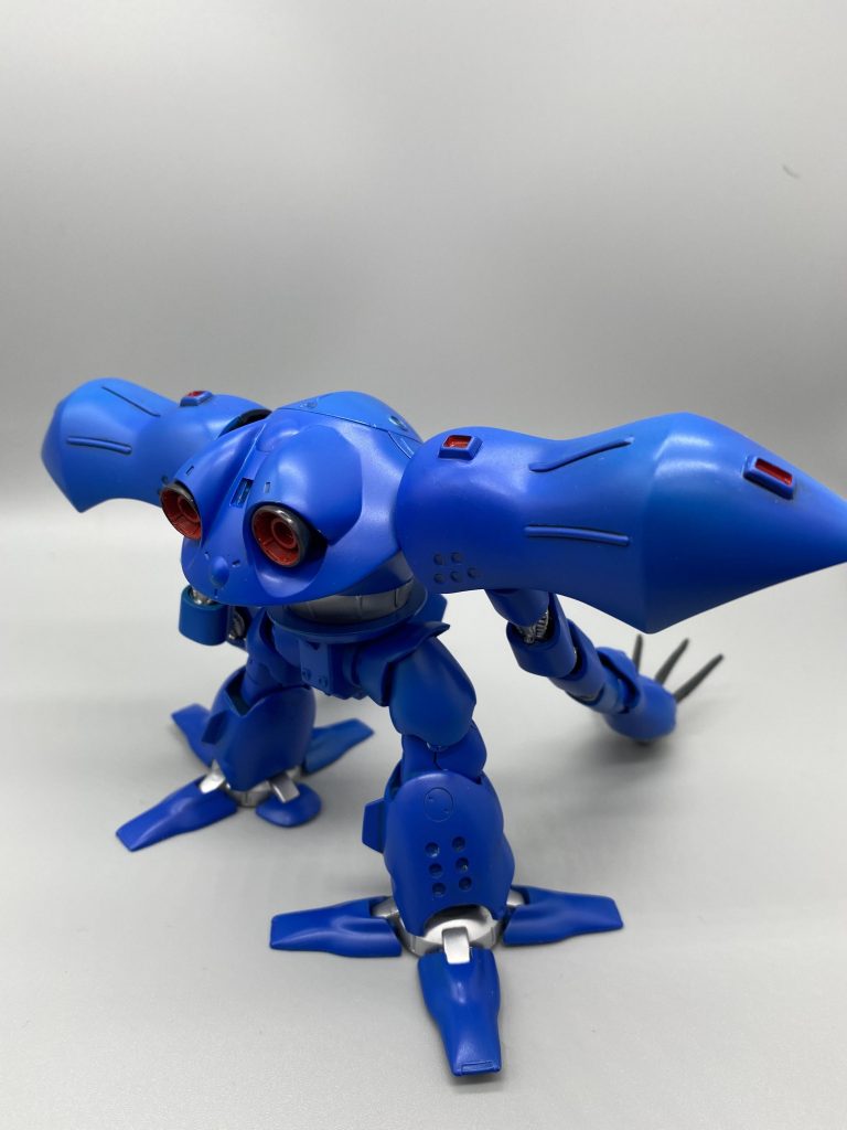 色は調色が面倒だったので、ガイアカラーのウルトラブルーで塗ったら凄い色に。これはこれでということにしました。
