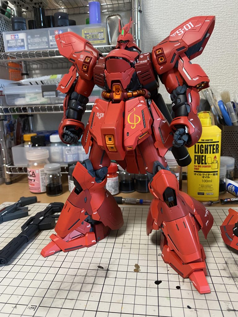 こんな感じです。大型キットでしたが、FAZZよりは楽でした。組み付けもしやすかったし、ギミックが多く楽しいのでサクサク進めました。サザビー組んでたらシナンジュ欲しくなってきた…。見て頂きありがとうございました!