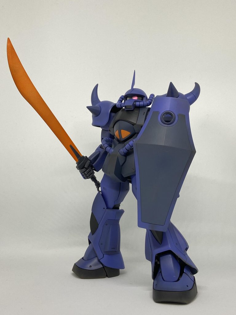 アニメ初登場時から実は短命なシーンばかり。歴戦感よりもこれから..いざ!!なグフにしました。