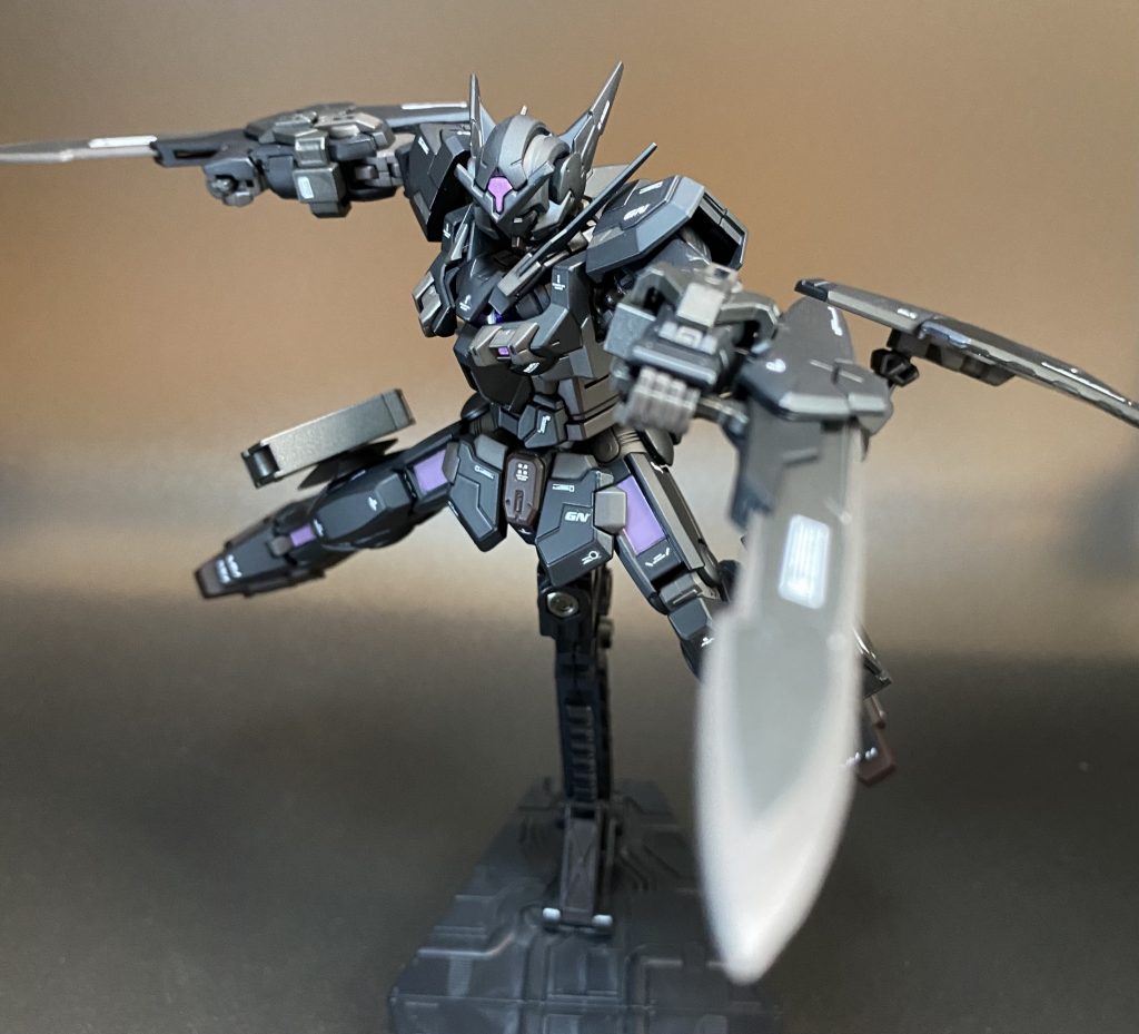 プロトGNソードもちゃんと2振り装備です。先端はプラ板で延長して尖らせています。