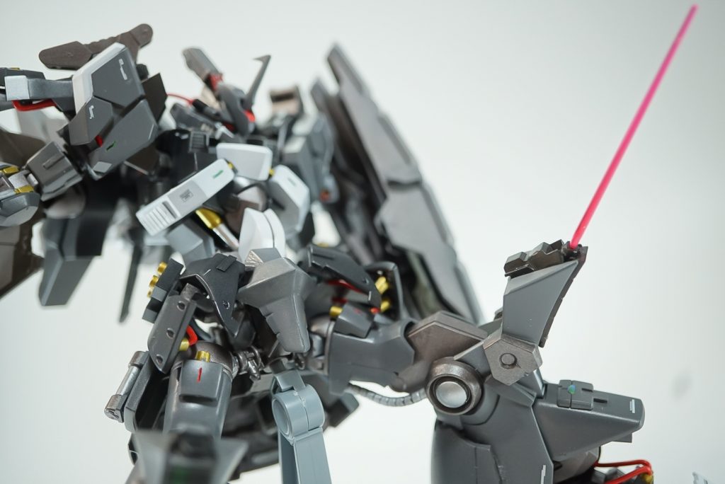 書く順番間違えましたがオマケ的な武装組み付かれた際の膝ビームサーベル