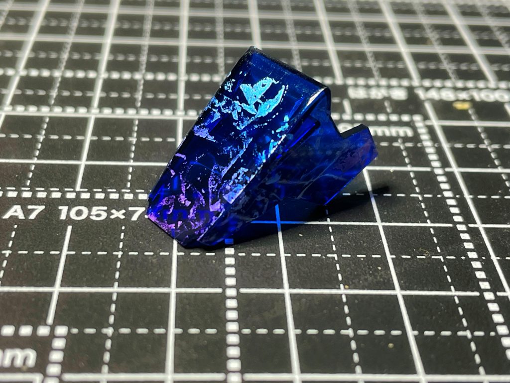 ラップ塗装部分の拡大。通常、ラップ塗装は下地にブラックを吹くことが多いのですが、クリアパーツの透明感を活かす為に今回は使用していません。