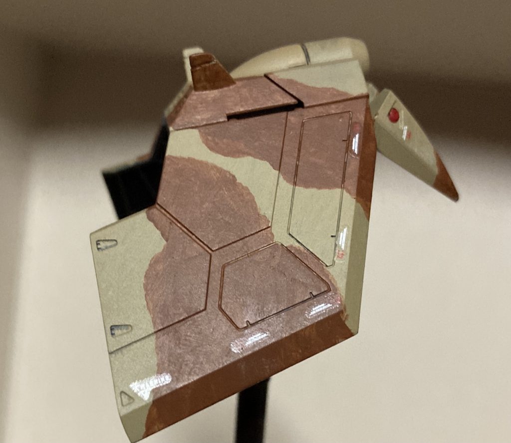 雨続きでサフが吹けず、ファレホのジャーマングレーを塗ってからシタデルカラーを塗りました。少しぶつかっただけで塗装が剥げる!つや消し吹こう!つや消し面にデカールを貼るとシルバリングすることを今回初めて知りました。