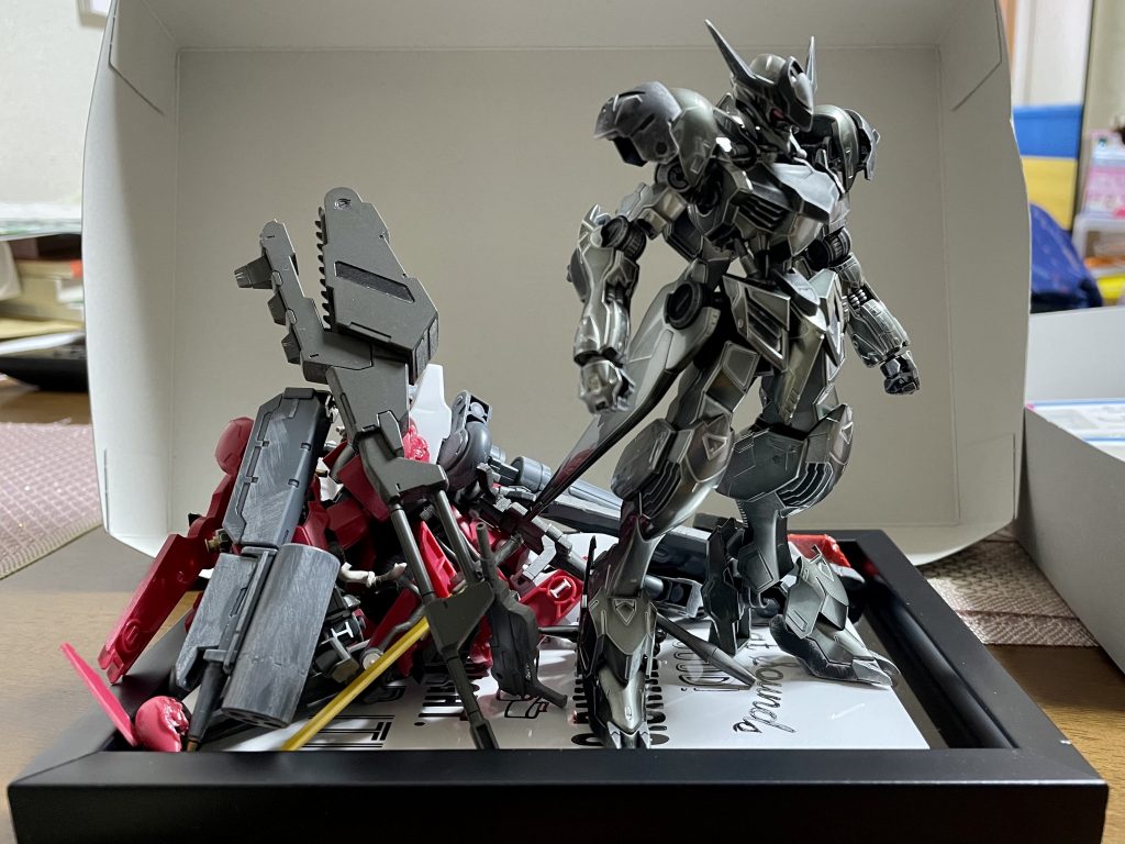 仮組み状態です。ジャンクのMSは、グリムゲルデをバラして使いました。あとは、バルバトス系の武器です。