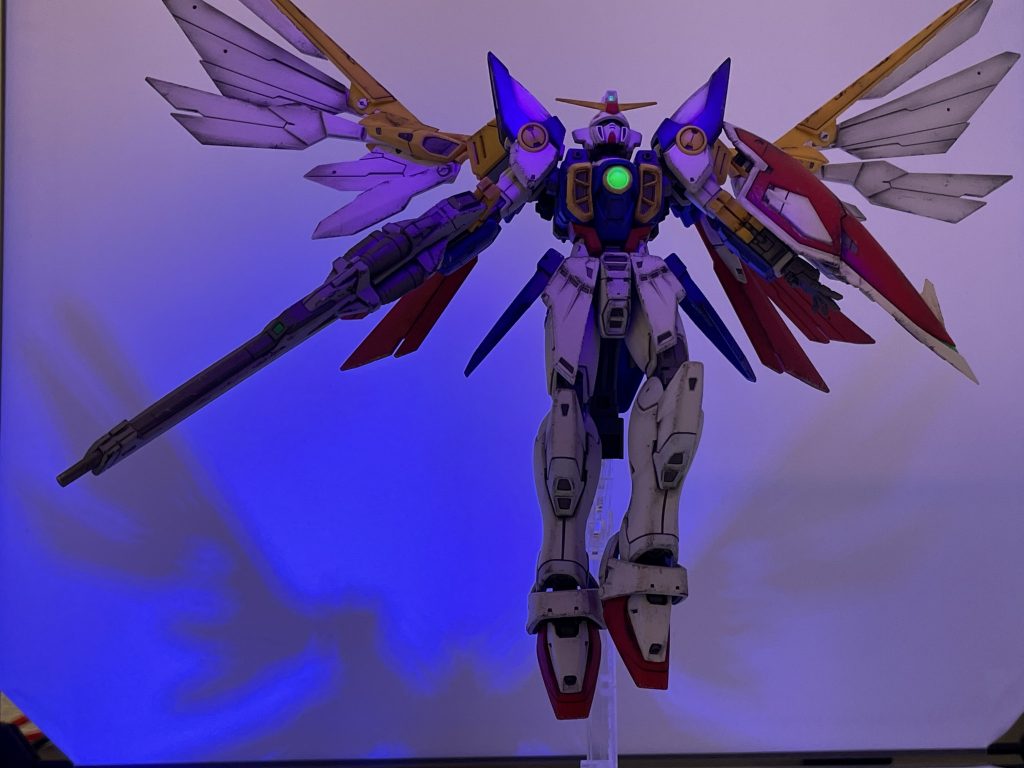 通常撮影とブラックライト使用での撮影。