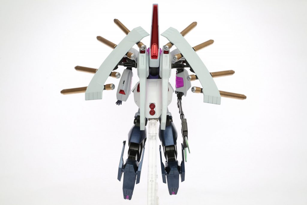 バックパックは上下逆につくように加工しました一部切断失敗して付け直しましたが曲がってしまいました少しでも神々しさを出したくオレンジゴールドのミサイルにしてます