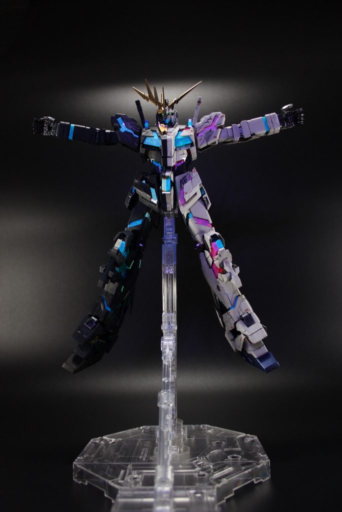 UVライトを当てると光ます。