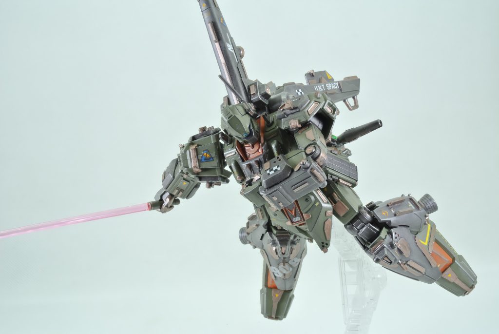 クシャトリヤ戦をイメージして腕でコックピットを守りながら突撃するあのシーンはカッコ良かったですね。