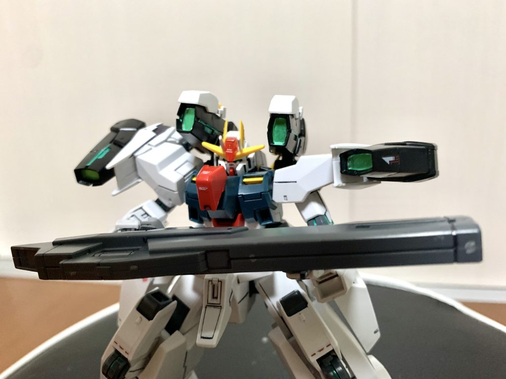 先ずは正面からEx-S風ポーズでお出迎え