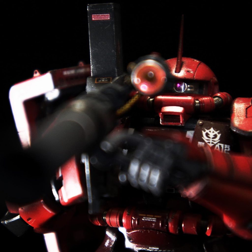 ザクバズーカに弾倉がないのは納得いかないので、自分で勝手に想像してつけてみた。