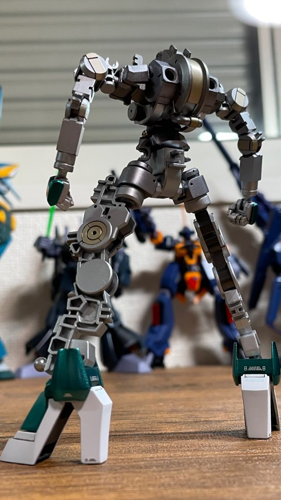 フレームのみ↑既存のモールドとパーツ単位でしか塗り分けしてないですが8番シルバーブレードシルバー(g)フレームメタリック2(g)パーカッションジュラルミン雪ミクシルバー(g)チタンゴールド(t)メタルブラックスターブライトアイアン(g)ガンメタサフ(g)銀サフ(g)など、必要以上に塗り分けてしまいました♪今まではフレームには興味なかったですがやってみるとかなり楽しかったです(^.^)