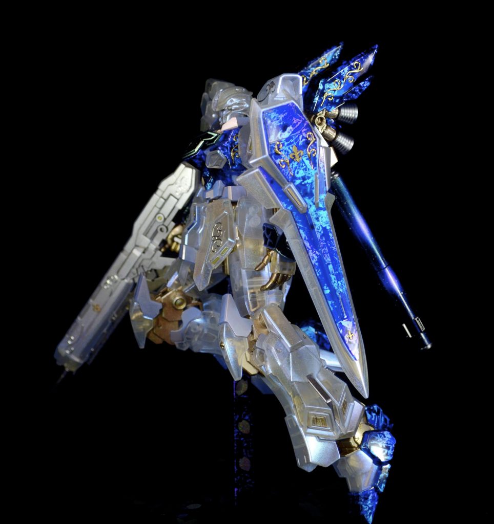 クリアカラーの透明感を活かす為、パールカラーをメインに使用しています。