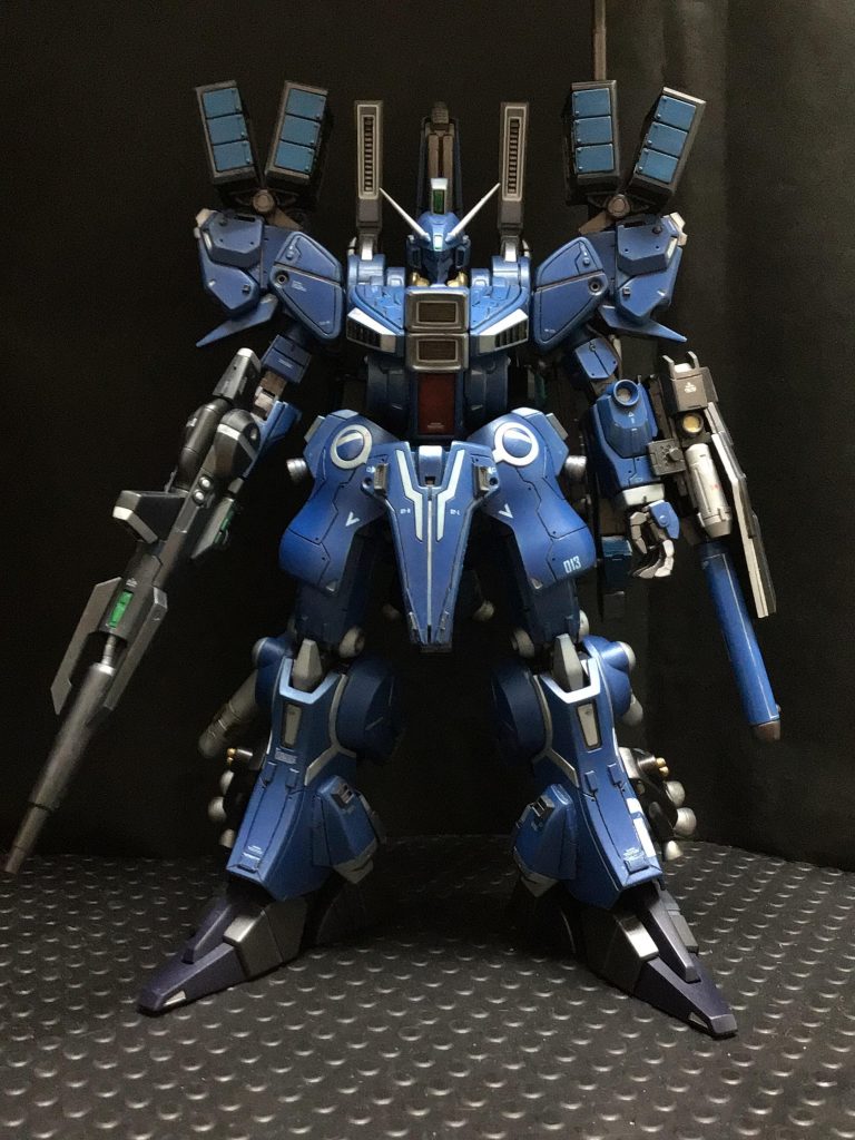 正面から。Gジェネのイメージなのでマッシブに見えるように各所を改造しております。