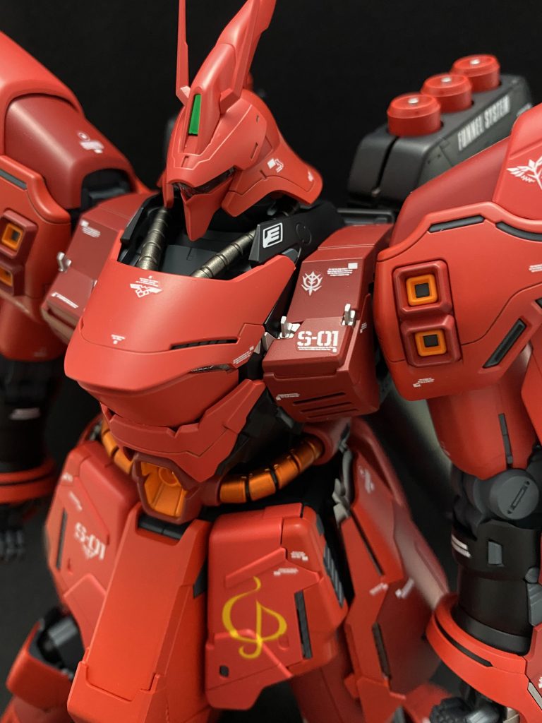 少しアップで。ライン状のデカールは基本的に使いませんでした。くどくなりそうだったので。さぁ、ここからが本題。このキットの売りである、ハッチオープンギミックを展開してみます。