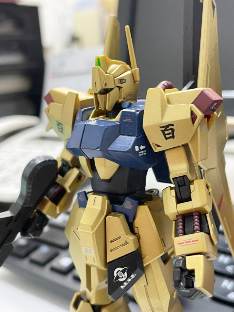 全塗装をし、プラ板にて腰部と股関節を延長しました。