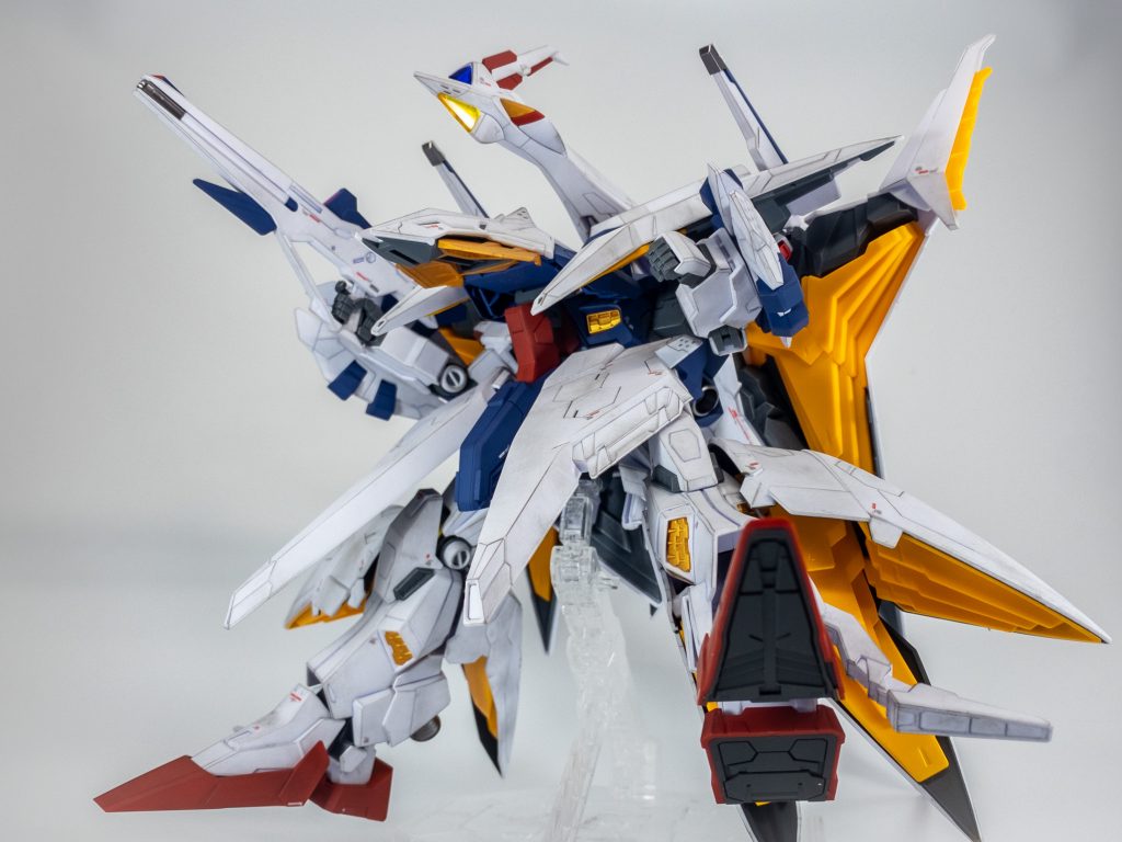 煽りで撮ると劇中の巨大感が出てカッコいいです。