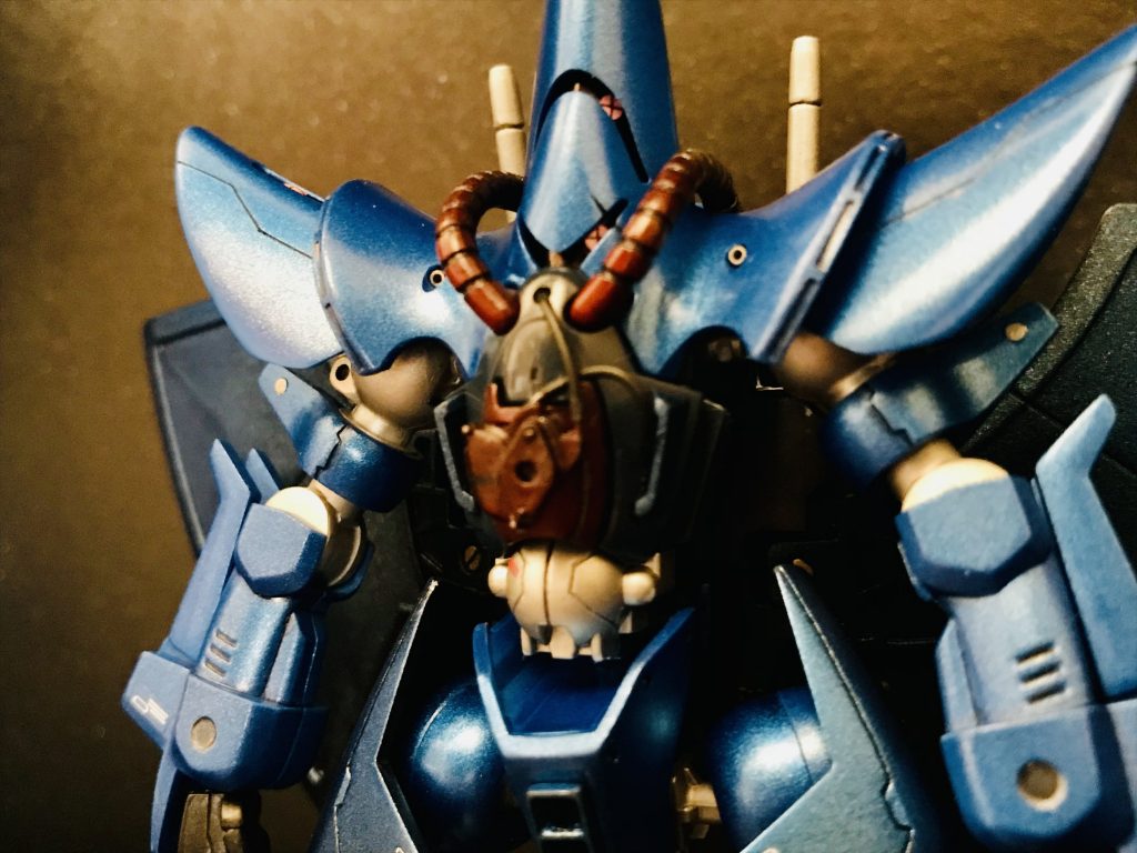 胸部パーツを鼓動する心臓っぽく製作パイプは緑から血管を思わせるように赤と黒スプレーでグラデーション塗装しました