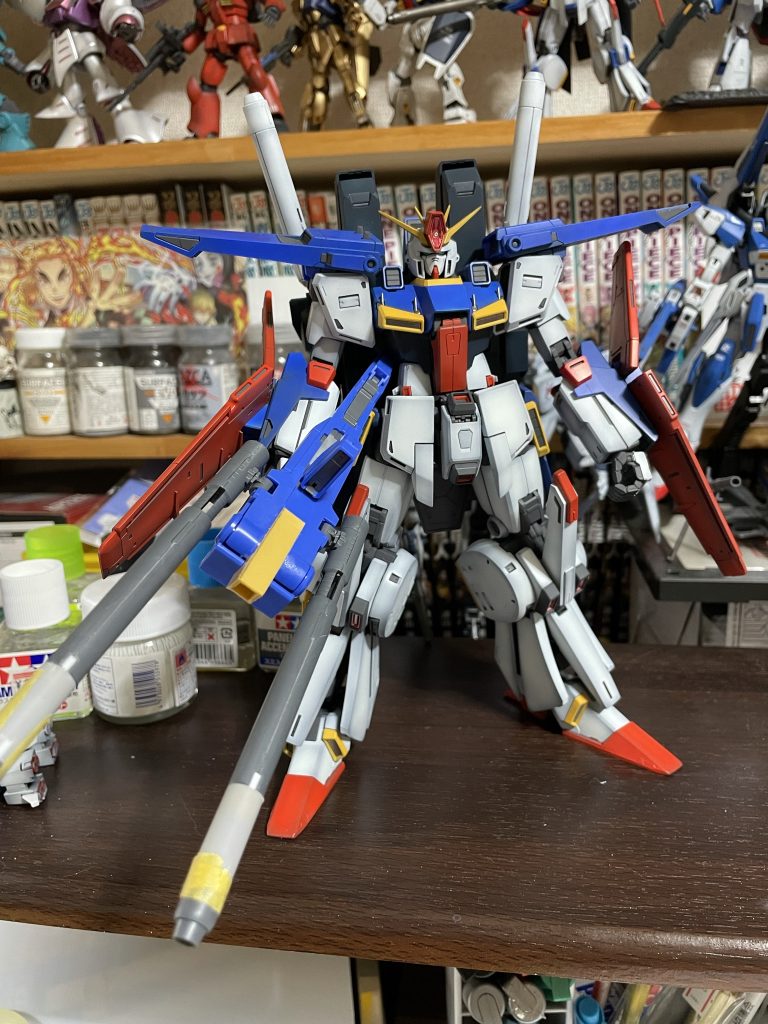 ビームライフルをちょこっといじりました。砲身の延長、グリップの位置を変えたので脇に抱える持ち方が決まるようになりました。