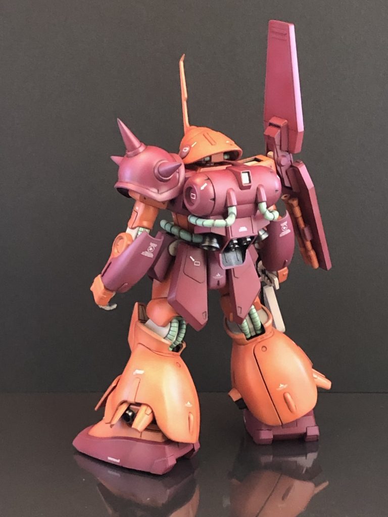 背面から。キットまんまです。