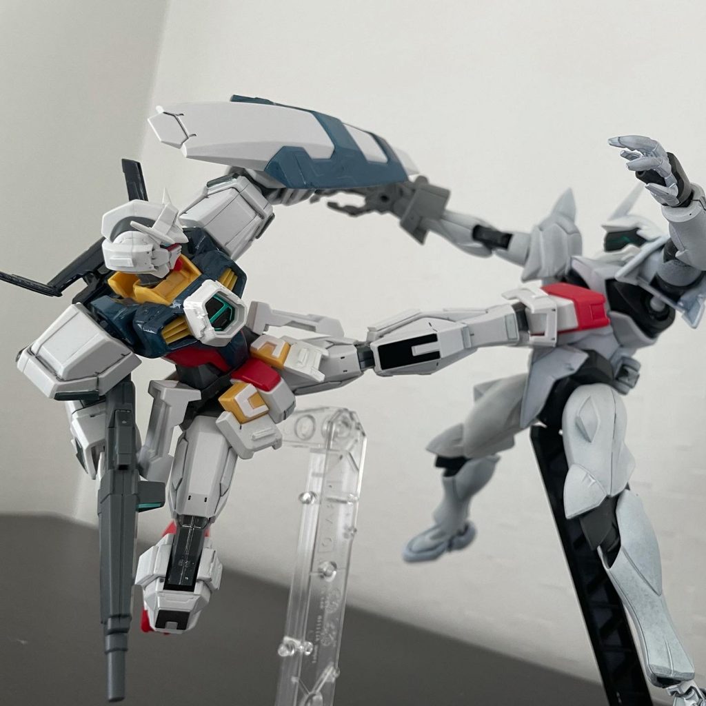 ガフランも交えて...トリコロールは子供っぽいような気がして、青いパーツはダークグレーに塗装。蹴りを入れるAGE-1は、大人フリットorデシルって感じ？笑