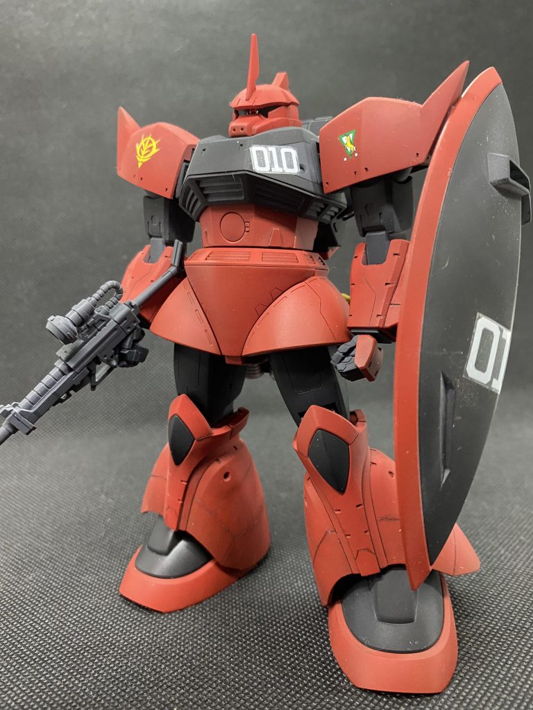 主にスタイルの変更ディテールの追加をしました。ジョニーライデンの帰還のデザインのゲルググが好きなので出来るだけそれに寄せてスジボリやプロポーションの変更をしました