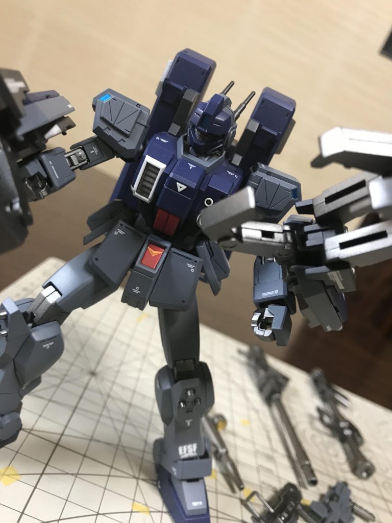 敵を掴んでボコ殴りにしそうな脳筋装備は大好きです。