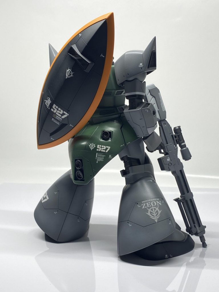 特徴のスカートにF型.J型に見られるバーニアを追加しています。