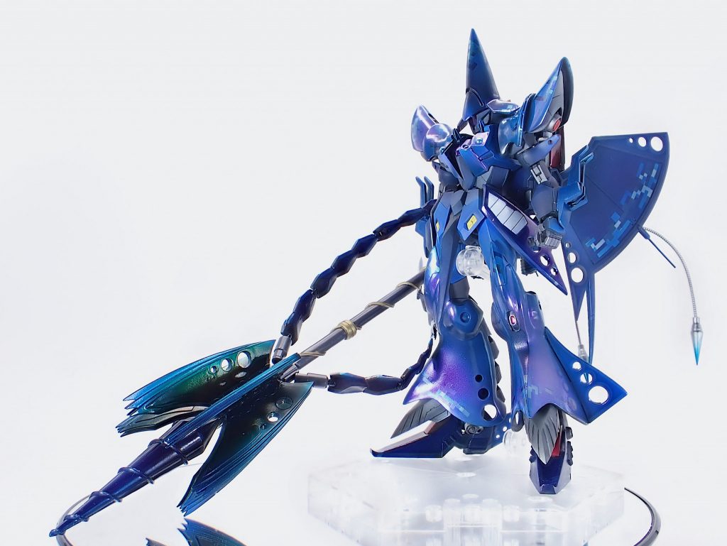 ユニット部分は艶あり、コアガンダム部分は艶消しです。